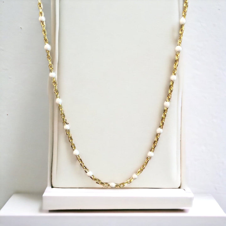CLASSIC WHITE RESIN NECKLACE