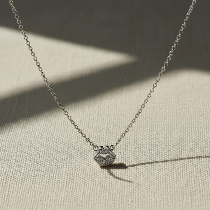 MINIATURE LIPS NECKLACE