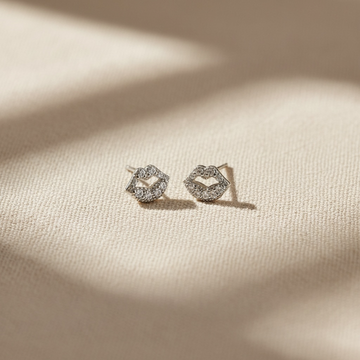 MINIATURE LIPS STUDS