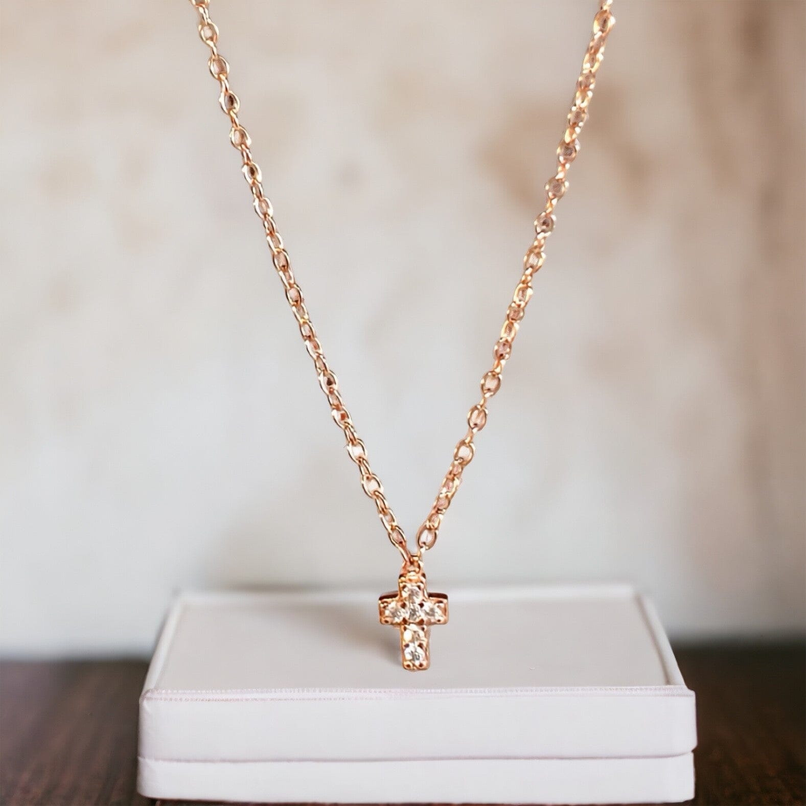 Clover cross necklace in turquise in rose gold – Opa Designs