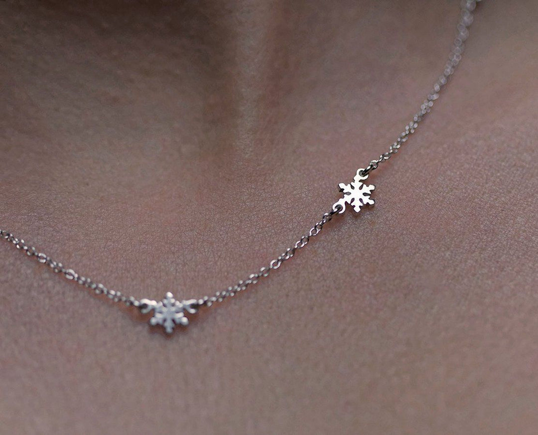 FROSTED SNOWFLAKE STATION NECKLACE