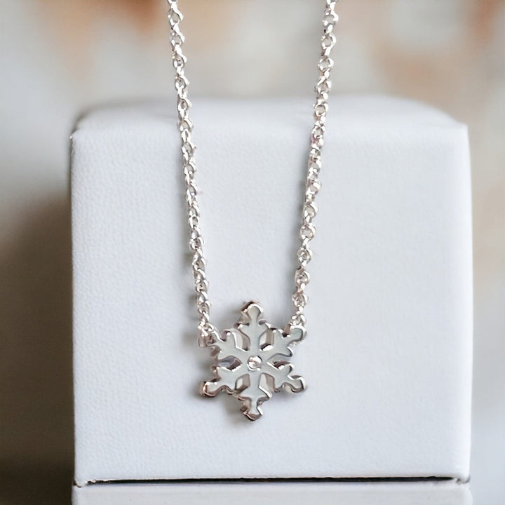 SNOWFLAKE NECKLACE