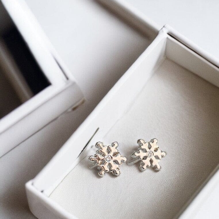 SMALL SNOWFLAKE STUDS