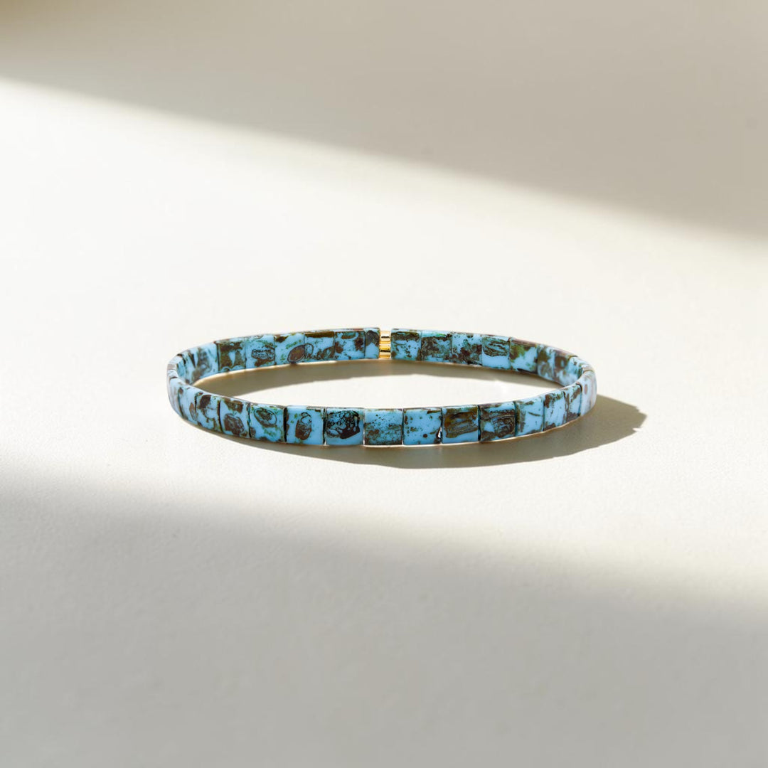 Side view of turquoise trail gold Tila bracelet showing interlocking bead pattern – Sugar Bean Jewelry